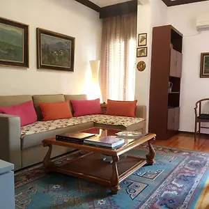 apt-cosy-penthouse-up-to-6-guests-in-the-city-centre.hotelschalkidiki.net/